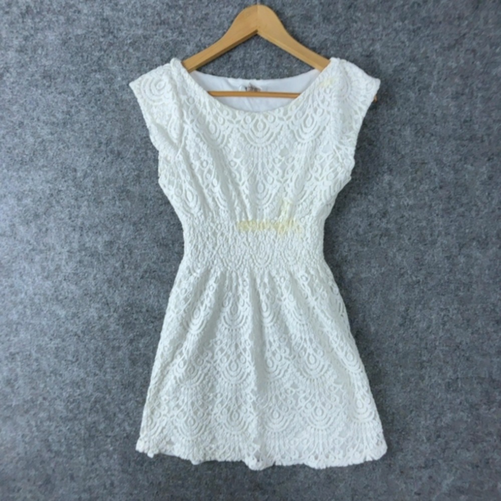Pinky Mini Dress Womens Medium White Lace Cap Sleeve Smocked Waist Boho Summer